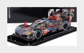 voiture de course multicouleur