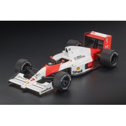 vieille voiture de course blanche et orange formule 1