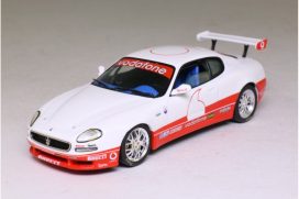 vieille voiture de course blanche et rouge