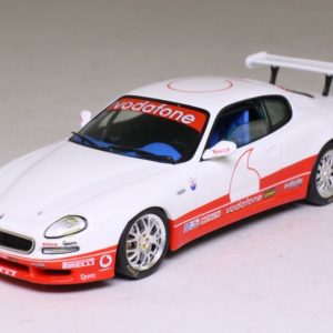 vieille voiture de course blanche et rouge