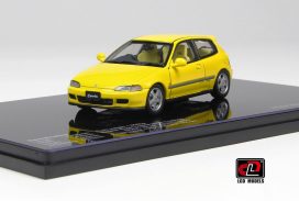 vieille voiture de sport jaune