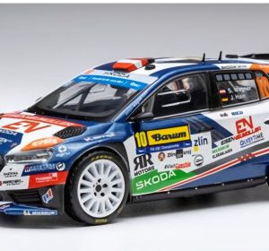 voiture de rallye blanche et bleu