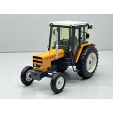 vieux tracteur agricole orange
