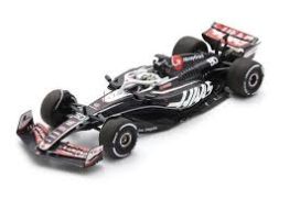 voiture de course formule 1 noire et blanche