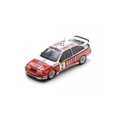 vieille voiture de course rouge et blanche