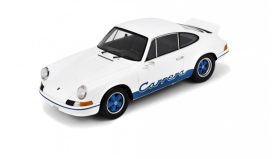 vieille voiture de sport coupe blanche et bleu