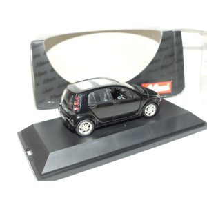 vieille voiture noir de sport 4 portes