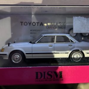 vieille voiture limousine blanche