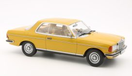 vieille voiture coupe jaune