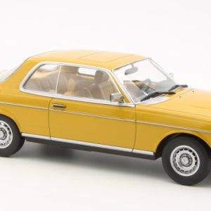 vieille voiture coupe jaune