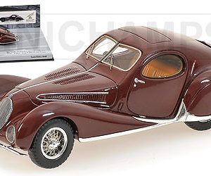 vieille voiture française de luxe brune