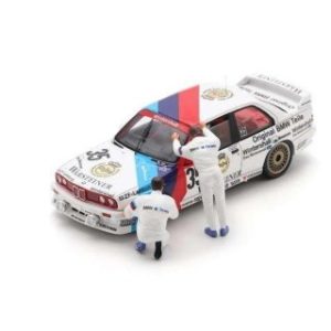 vieille voiture de course blanche