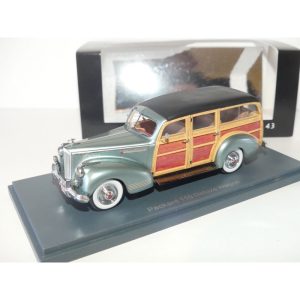 vieille voiture verte