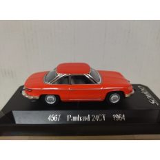 vieille voiture française rouge