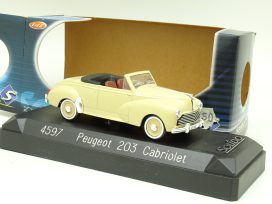 vieille voiture française cabriolet creme