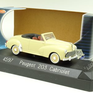 vieille voiture française cabriolet creme