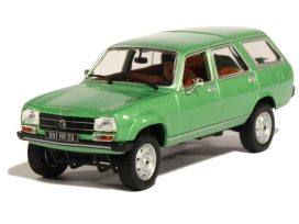 vieille voiture break verte