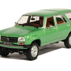 vieille voiture break verte