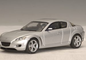 vieille voiture de sport grise