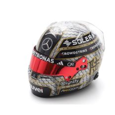 casque noir de pilote de course de formule 1