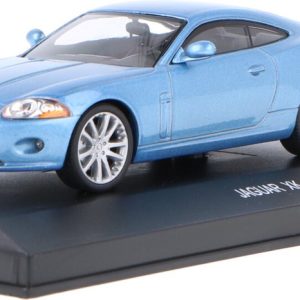 vieille voiture coupe bleu