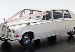 vieille voiture anglaise blanche