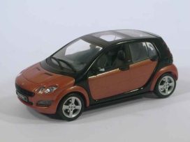 petite voiture rouge et noire