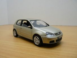 voiture allemande 3 portes grise