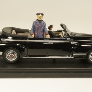 vieille voiture limousine noire de l'est