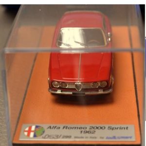 vieille voiture italienne rouge