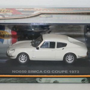 vieille voiture de sport beige