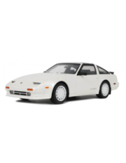 vieille voiture blanche coupe