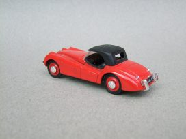 vieille voiture de sport cabriolet anglaise rouge