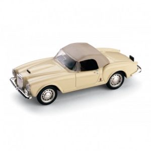 vieille voiture italienne beige cabriolet 
