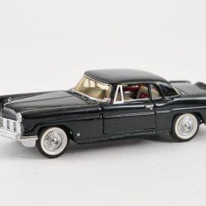 vieille voiture almericaine noire