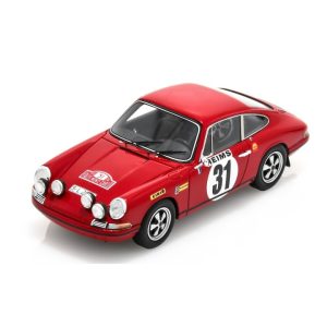 vieille voiture de course rouge