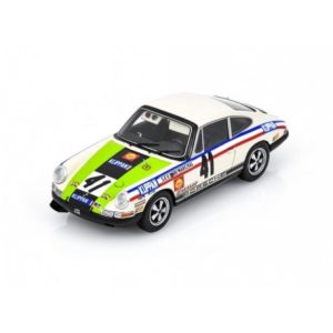 vieille voiture de course verte et blanche