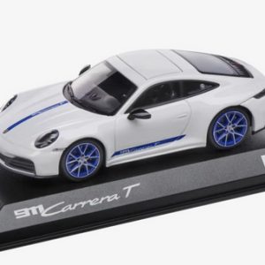 voiture de sport coupe blanche et bleu