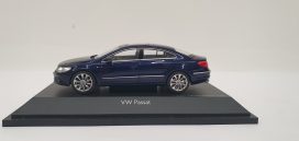 voiture berline allemande bleu