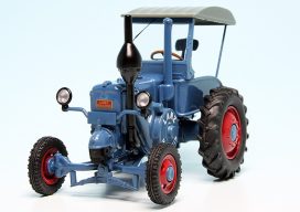 vieux tracteur agricole bleu