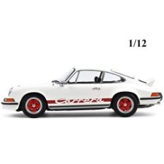 vieille voiture allemande de sport blanche et rouge