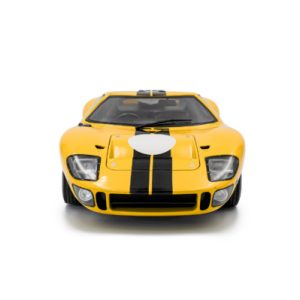 vieille voiture de sport coupe jaune