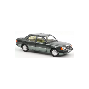 vieille voiture berline allemande verte