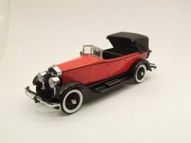 vieiile voiture de luxe rouge et noire