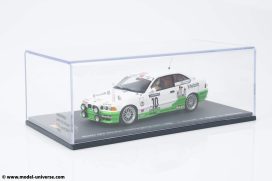 voiture de course allemande verte et blanche