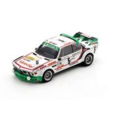 Vieille voiture de course verte et blanche