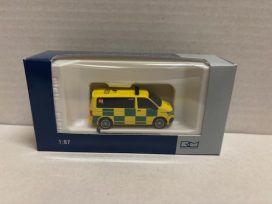 camionnette de ambulance verte et jaune belgique