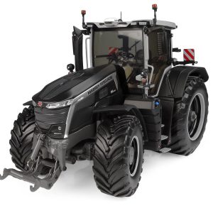 gros tracteur agricole noir