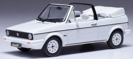 vieille voiture cabriolet blanche