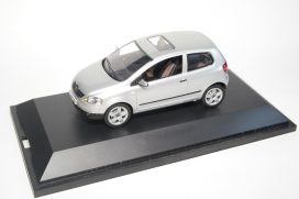 vieille petite voiture allemande grise